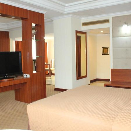 Singgasana Hotel Makassar Luaran gambar