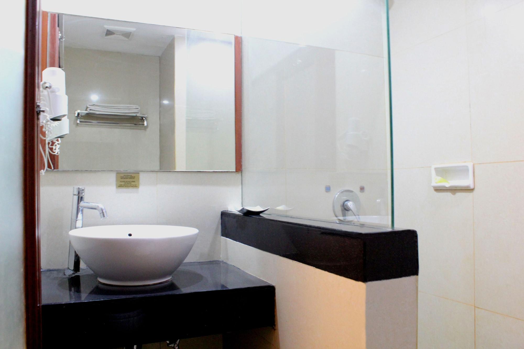 Singgasana Hotel Makassar Luaran gambar