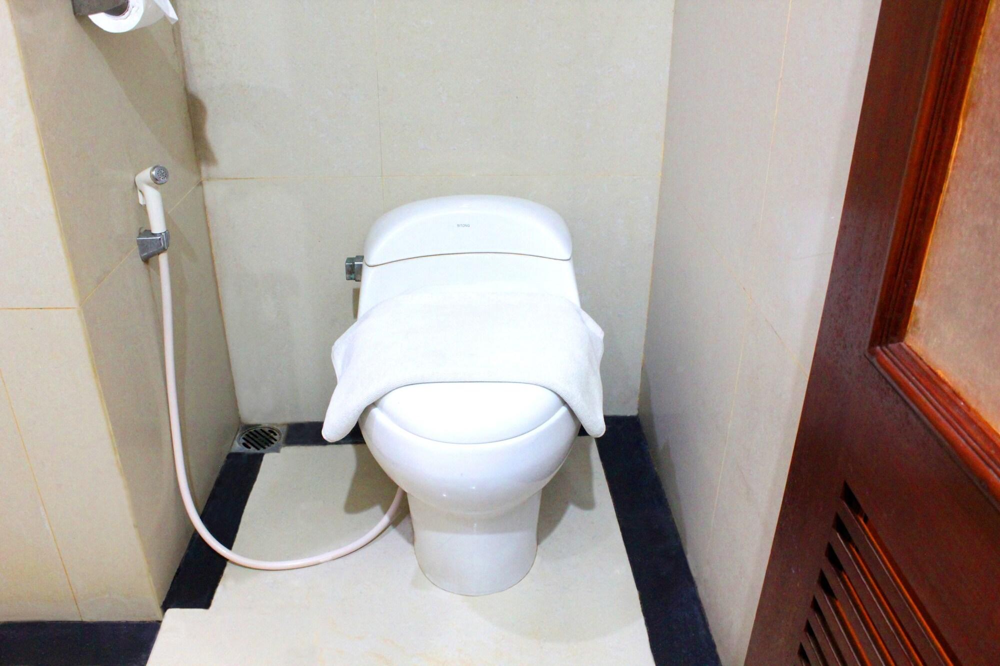 Singgasana Hotel Makassar Luaran gambar