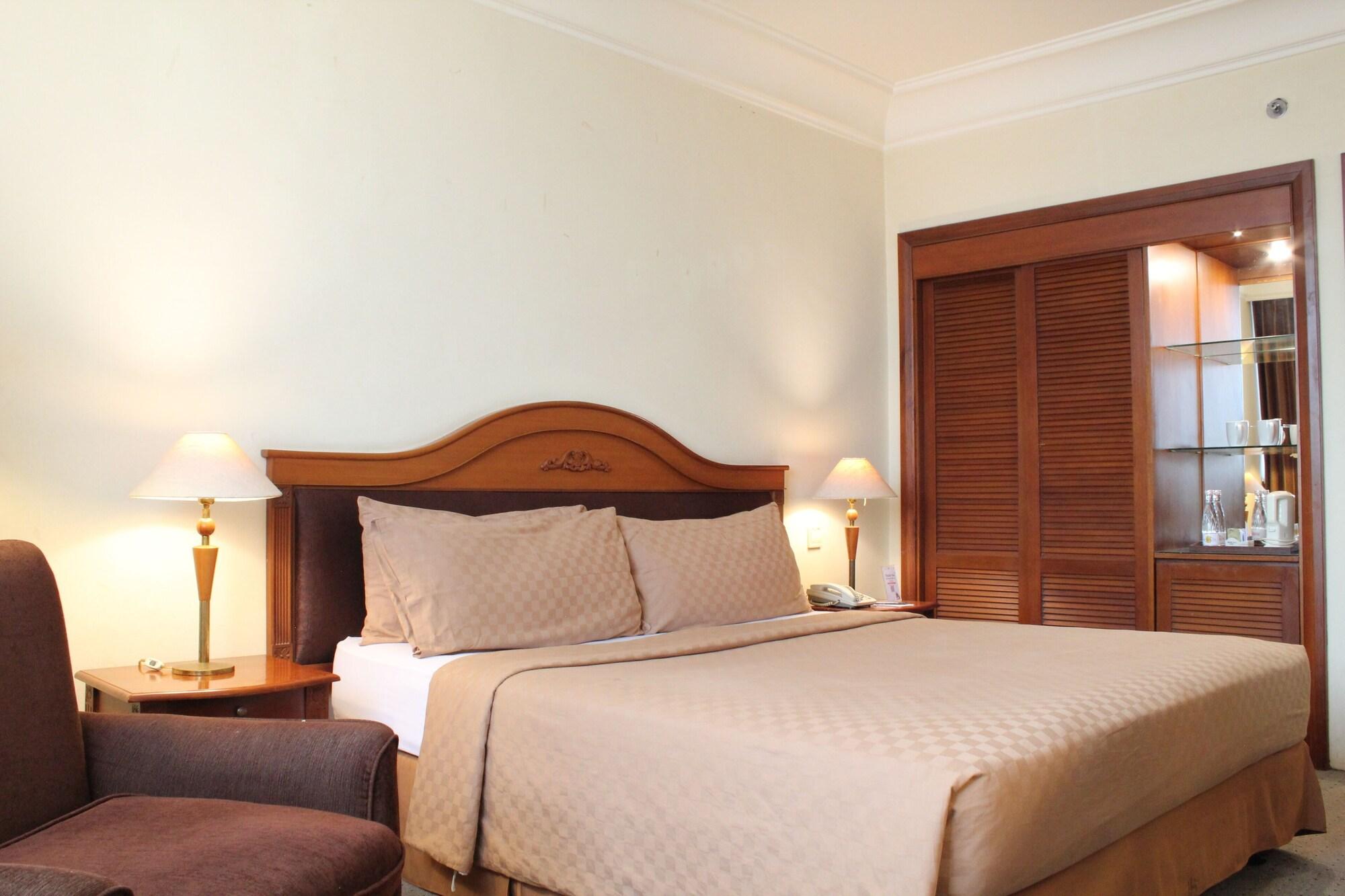 Singgasana Hotel Makassar Luaran gambar