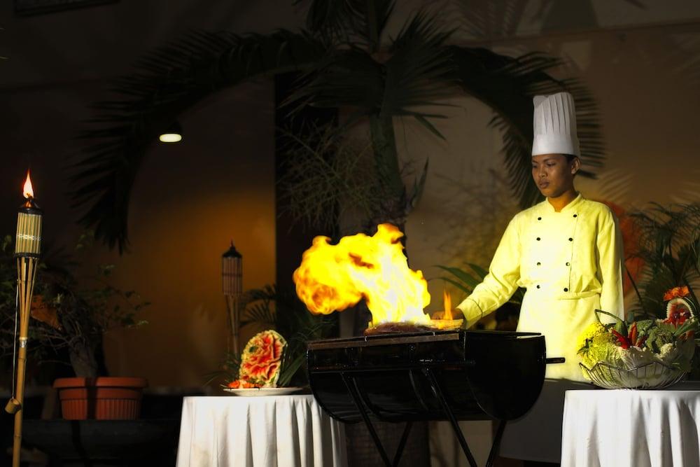 Singgasana Hotel Makassar Luaran gambar
