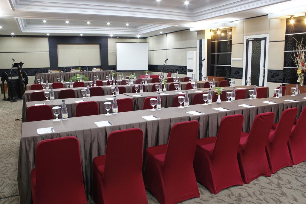 Singgasana Hotel Makassar Luaran gambar