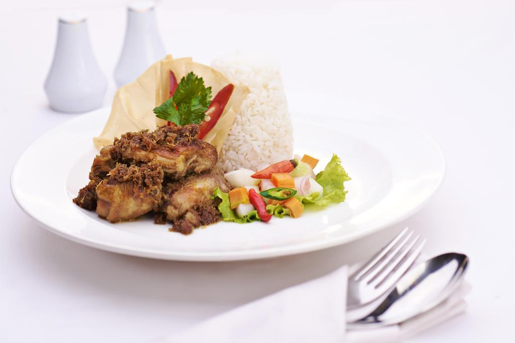 Singgasana Hotel Makassar Luaran gambar
