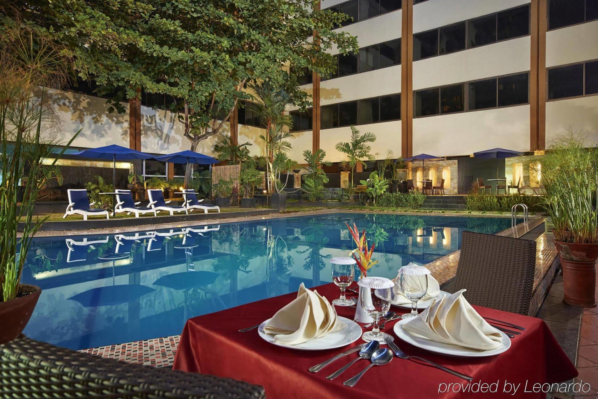 Singgasana Hotel Makassar Luaran gambar