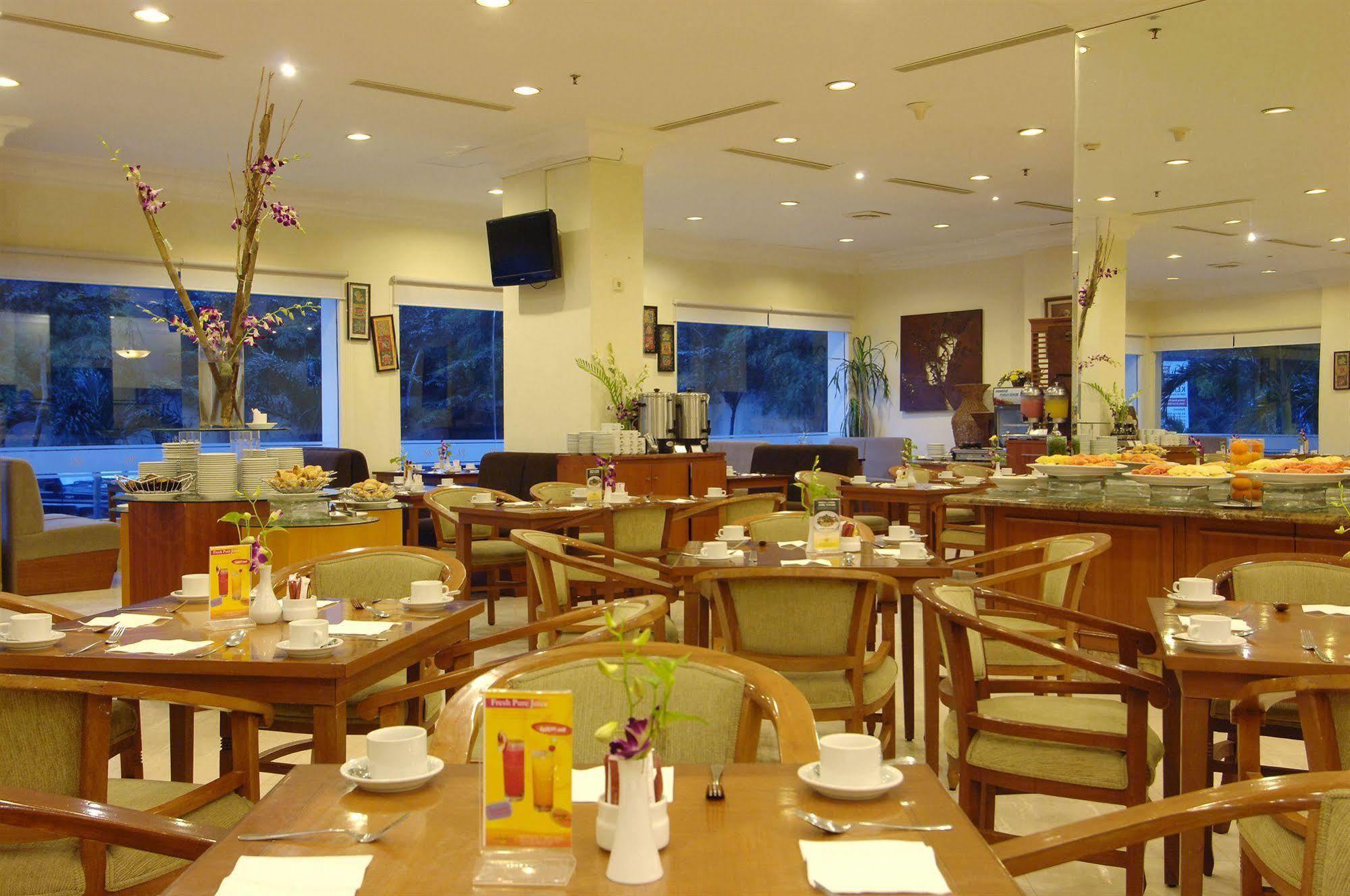 Singgasana Hotel Makassar Luaran gambar