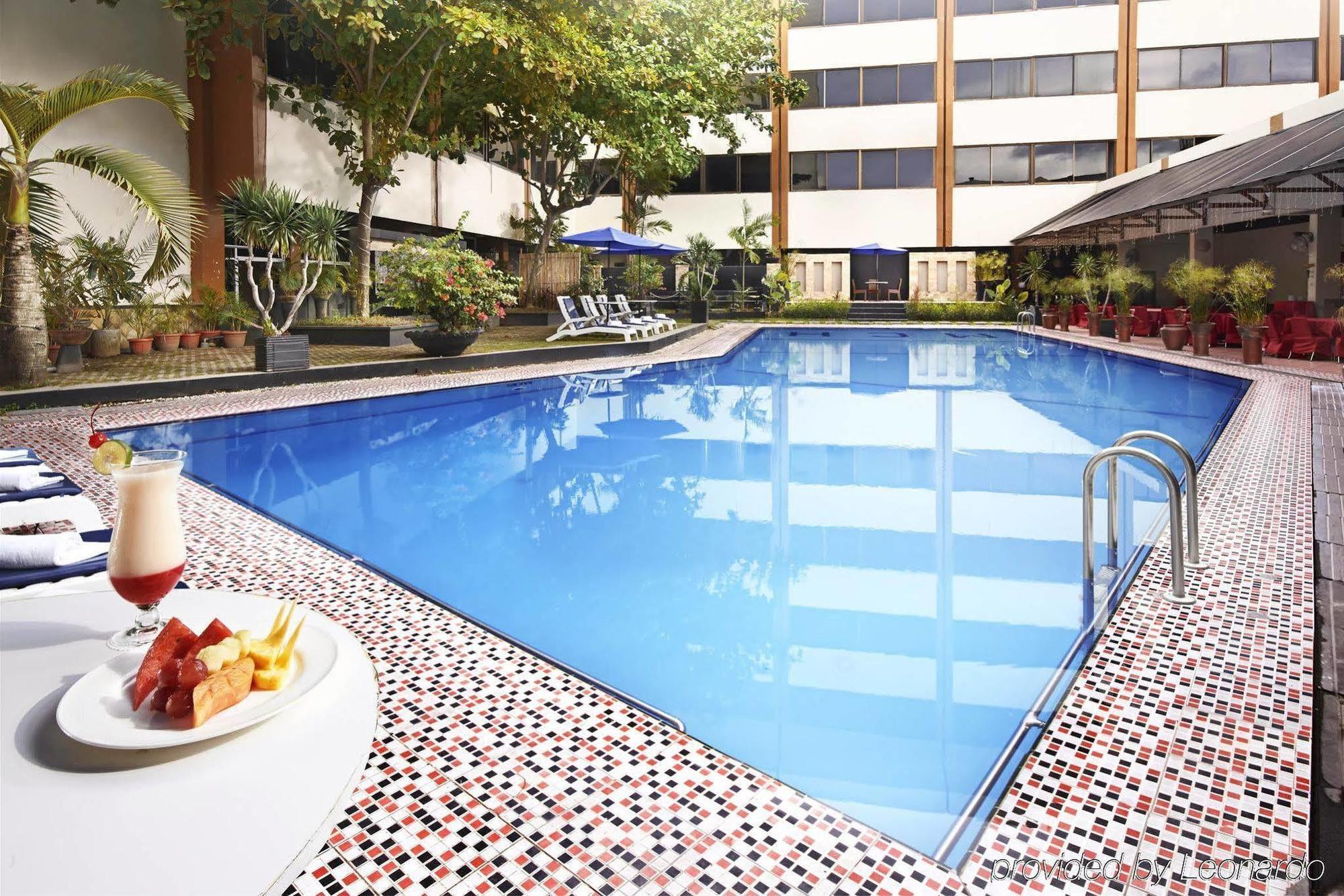Singgasana Hotel Makassar Luaran gambar