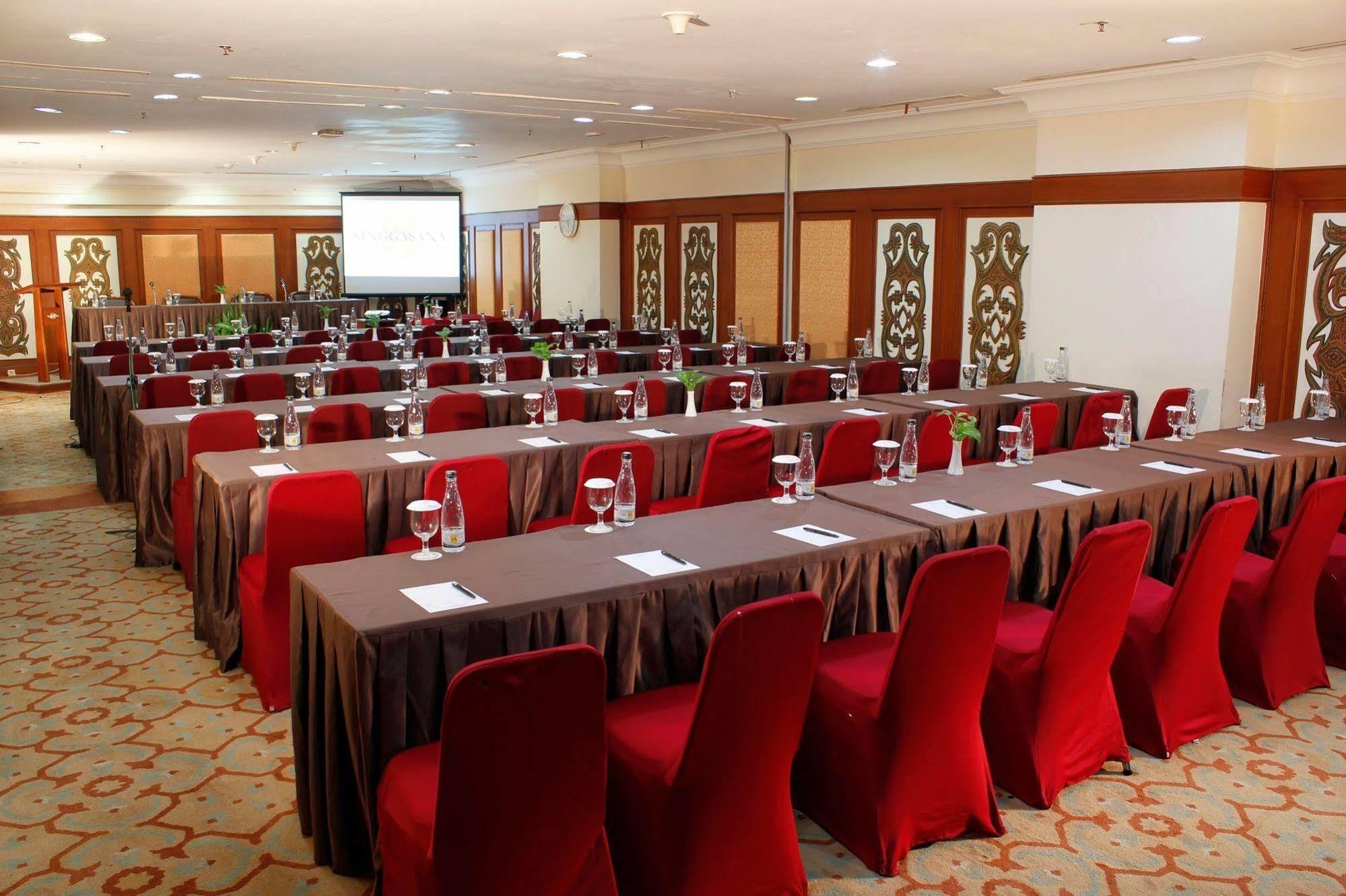 Singgasana Hotel Makassar Luaran gambar