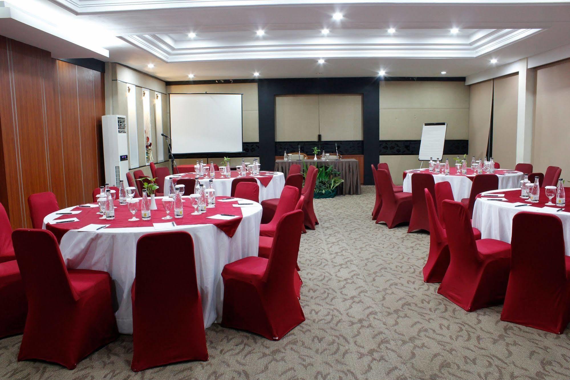 Singgasana Hotel Makassar Luaran gambar