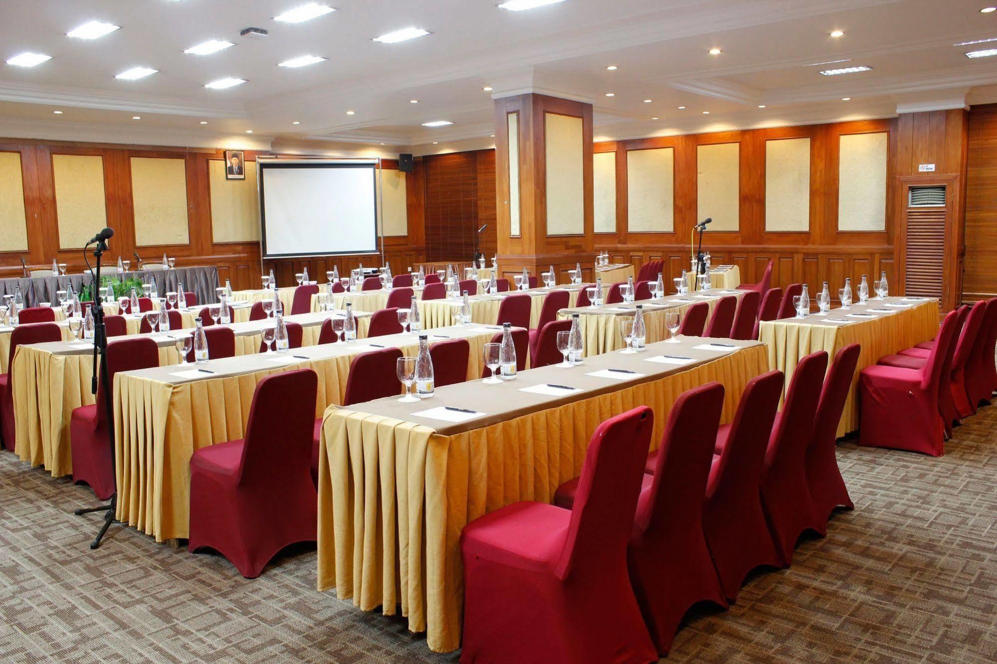 Singgasana Hotel Makassar Luaran gambar