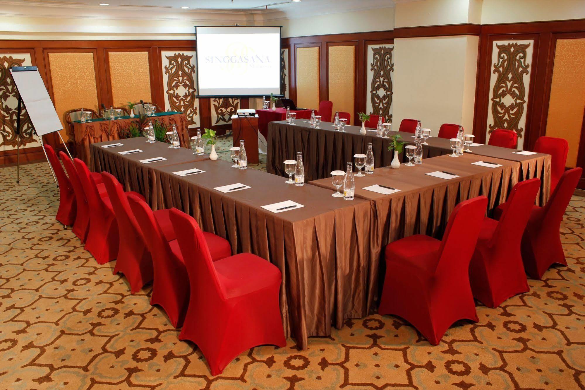 Singgasana Hotel Makassar Luaran gambar