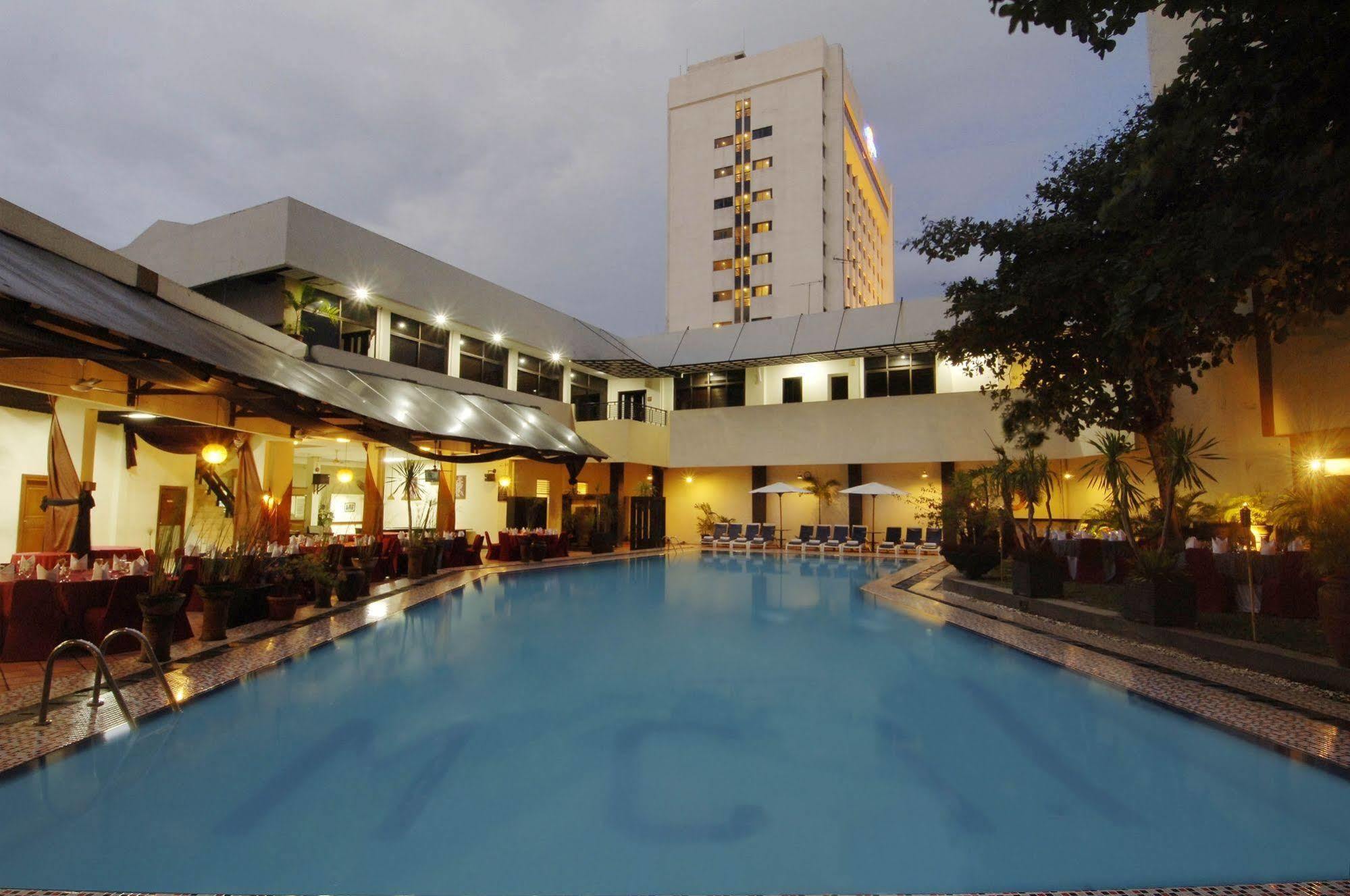 Singgasana Hotel Makassar Luaran gambar