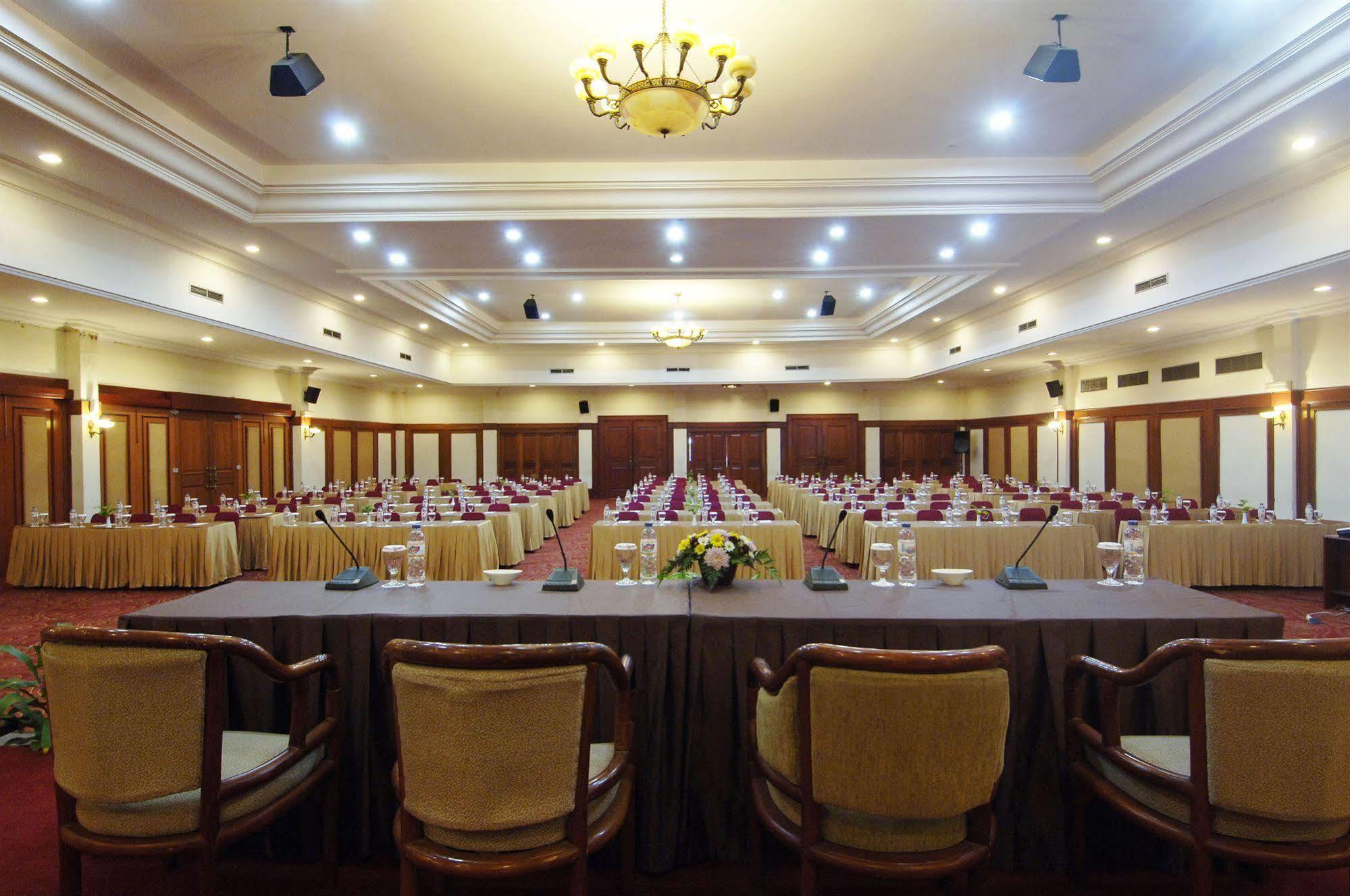 Singgasana Hotel Makassar Luaran gambar