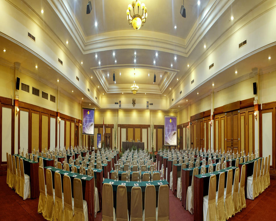 Singgasana Hotel Makassar Luaran gambar