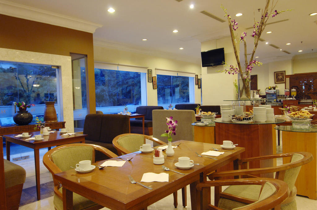 Singgasana Hotel Makassar Luaran gambar