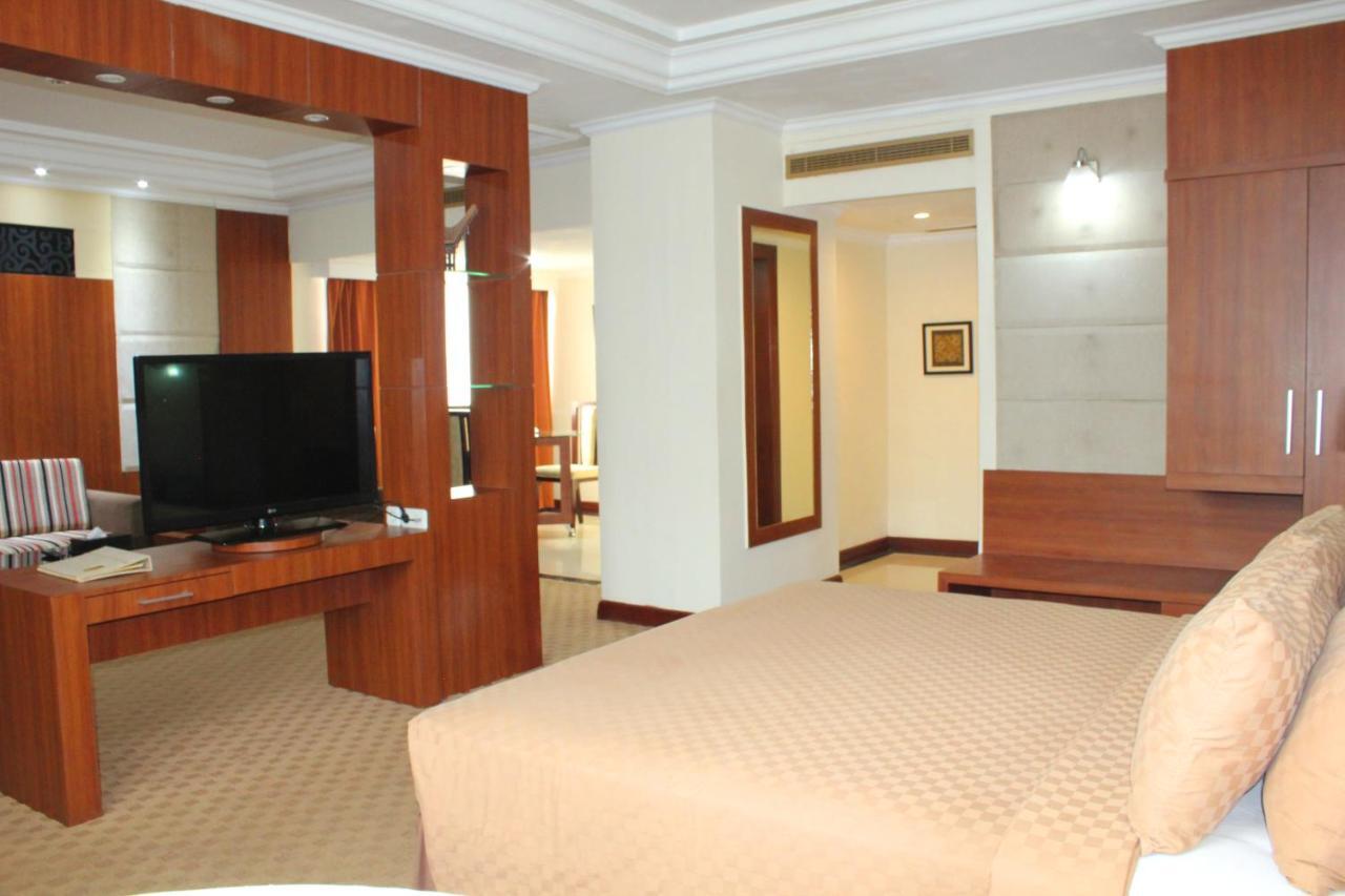 Singgasana Hotel Makassar Luaran gambar