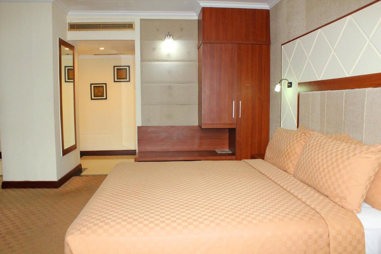 Singgasana Hotel Makassar Luaran gambar